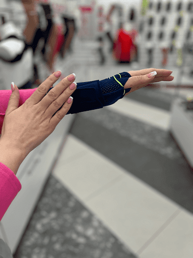 Бандаж на лучезапястный сустав Manumed active E+motion