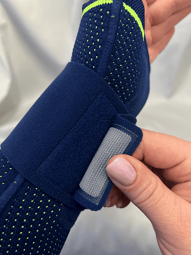 Бандаж на лучезапястный сустав Manumed active E+motion