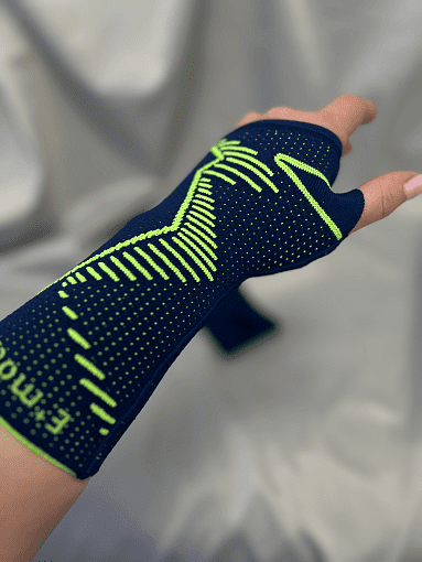 Бандаж на лучезапястный сустав Manumed active E+motion