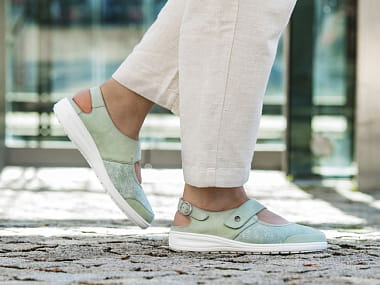 "Анатомическая обувь: забота о комфорте и здоровье ваших ног"